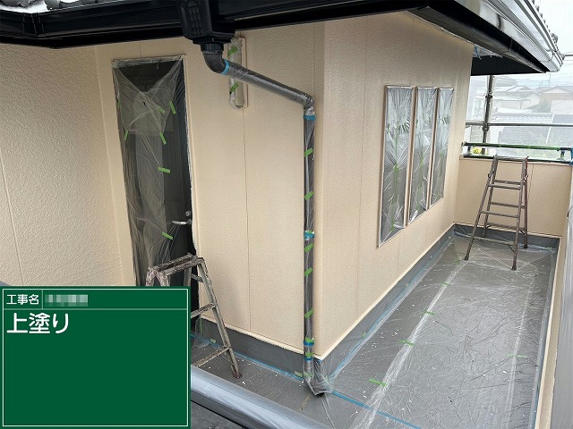 サイディング外壁塗装工事3回塗り工程の上塗りが完了