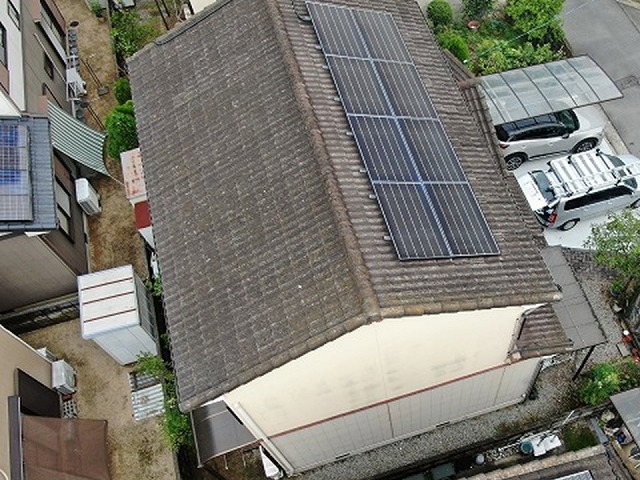 無料点検の結果、屋根塗装工事を行うことになった住宅の屋根全景
