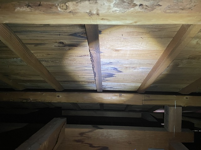 丸亀市　雨漏りしている天井裏