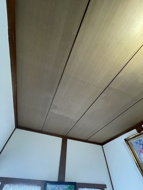 丸亀市　雨漏りしている天井