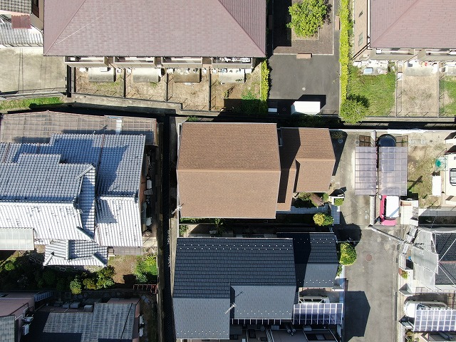 丸亀市でドローン点検！アスファルトシングル屋根は良好、外壁に劣化を確認！