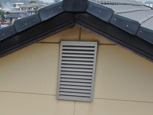 丸亀市で雨漏りを引き起こしていた妻換気