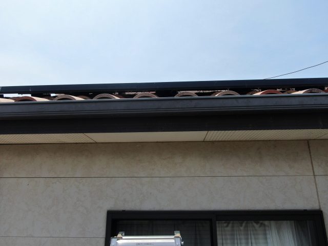 高松市の屋根調査で点検した軒天と雨樋