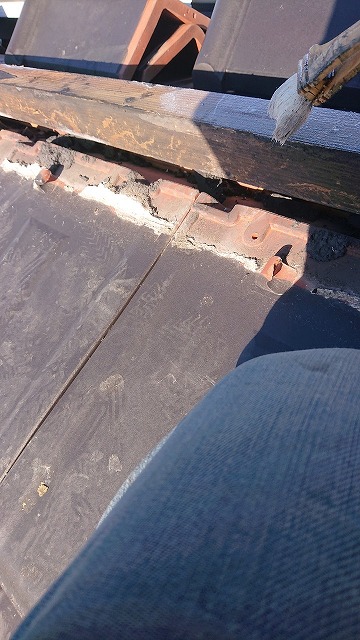 丸亀市　屋根の棟部分の木部塗装