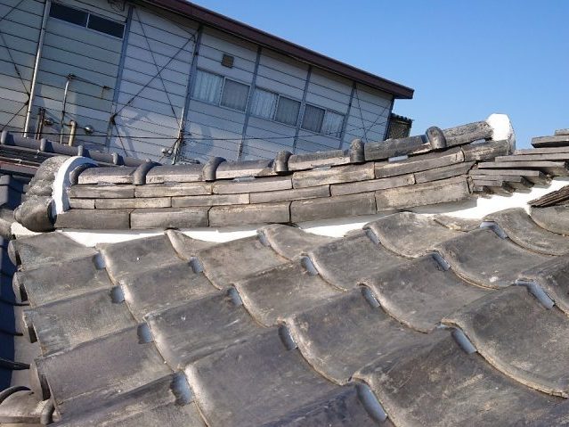 多度津町｜ラバー工法による瓦の固定＋漆喰仕上げで雨漏りを防ぎ安心の屋根に