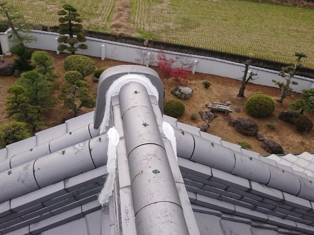 中間町の補修された棟漆喰