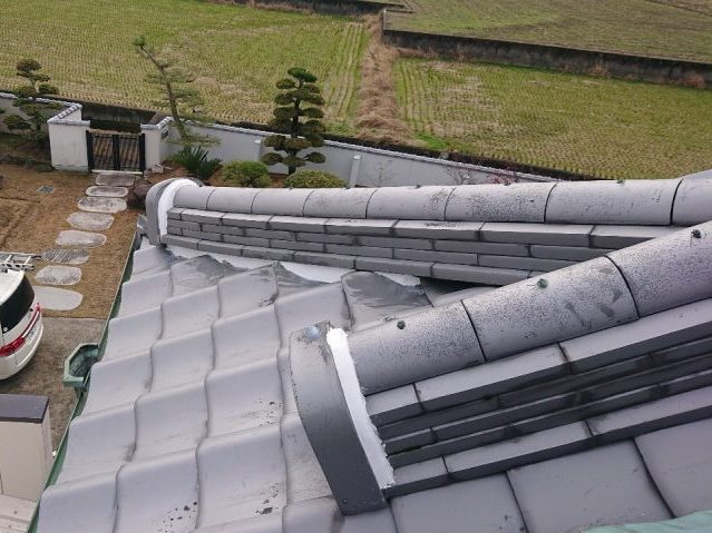 高松市中間町にて屋根漆喰のやり替え工事｜無料点検で見つかった母屋の経年劣化を補修