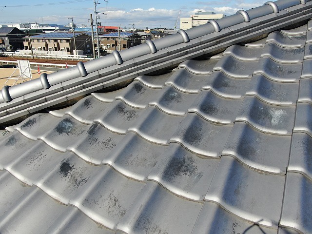 丸亀市　屋根の漆喰が痩せている様子