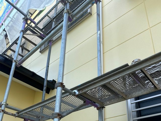 丸亀市綾歌町で経年劣化で雨漏りした外壁の塗装｜高耐久＆低汚染の「ウォールバリア」で仕上げ