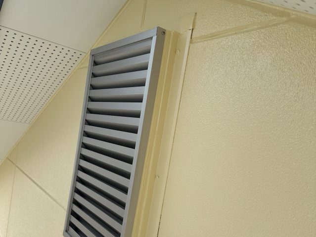 丸亀市の交換した妻換気の水切り