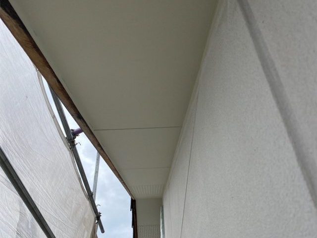 丸亀市綾歌町にて暴風雨で雨漏りした原因は妻換気と外壁劣化！塗装工事で安心の住まいに