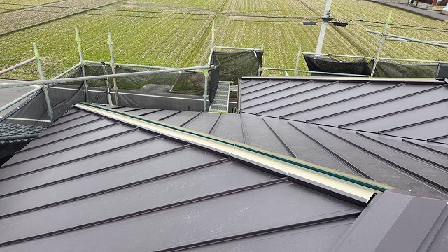 丸亀市　ガルバリウムの隅棟部分