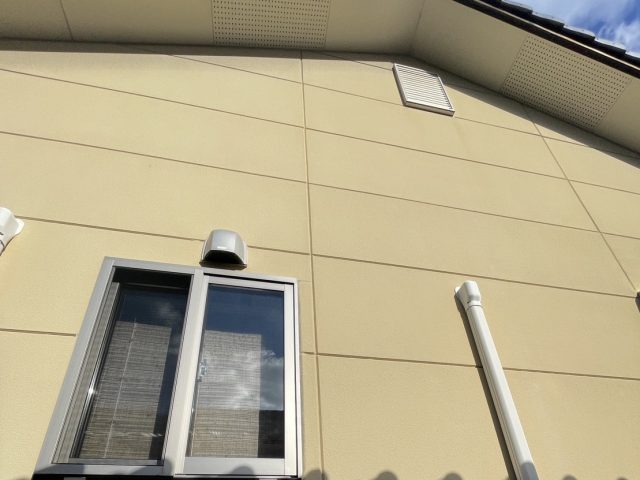 丸亀市の妻換気周辺の外壁の調査