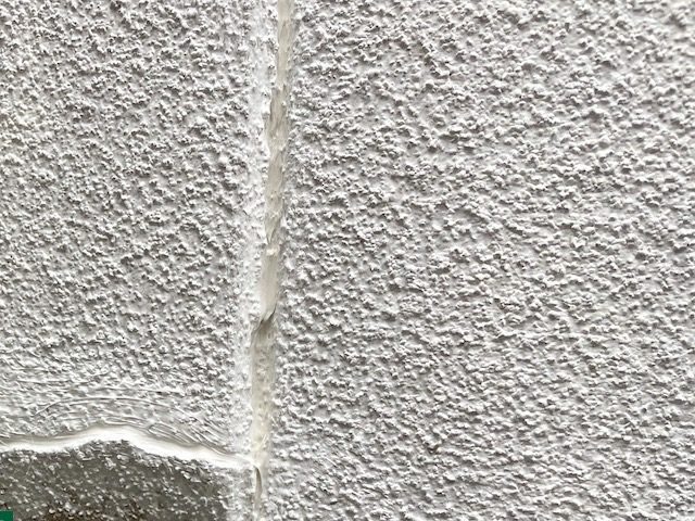 三木町の外壁塗装前のコーキング補修