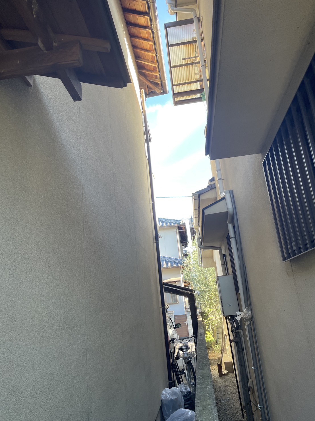 三木町　外壁の色褪せが目立つ状態