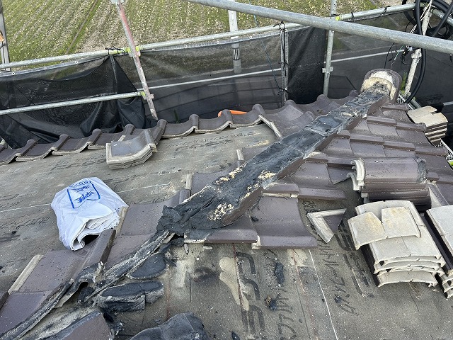 丸亀市　瓦の取り外し作業