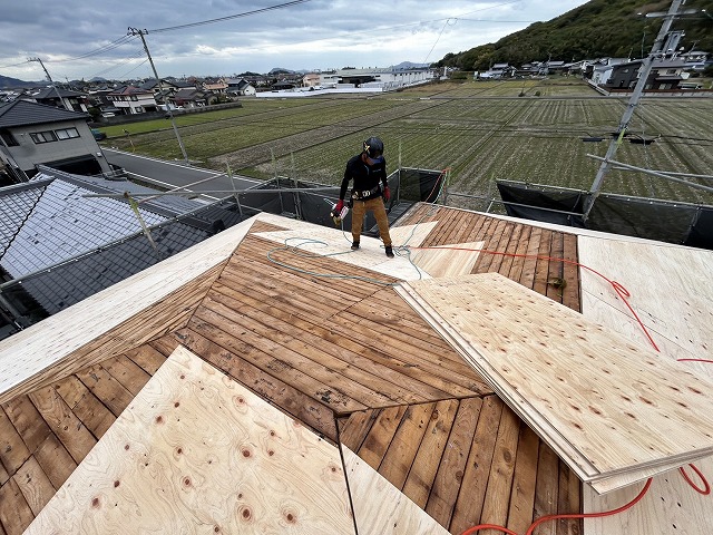 丸亀市　新しい野地板の設置