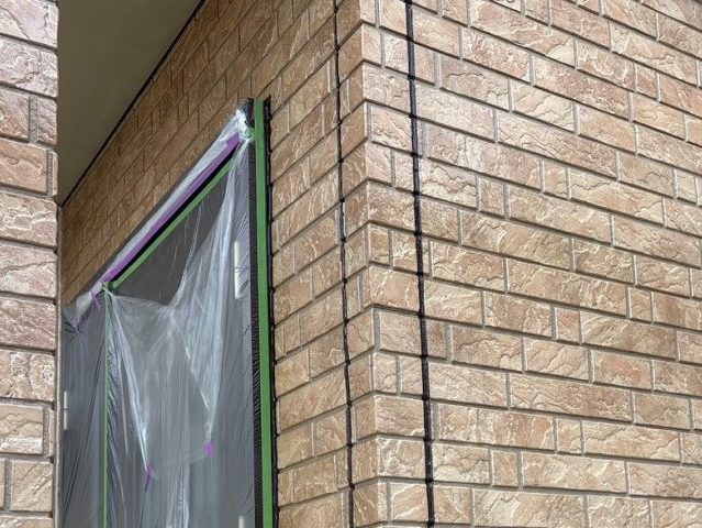 高松市の外壁クリア塗装における中塗り