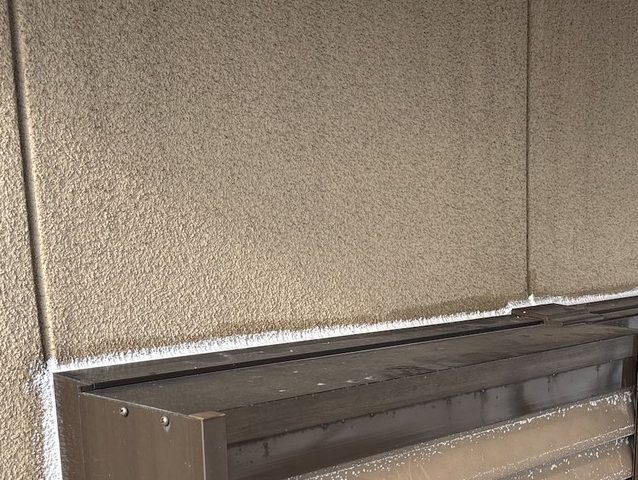 三木町の塗装前のコーキング補修状況