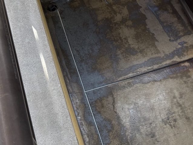 三木町でのシーラー塗布したベランダ床