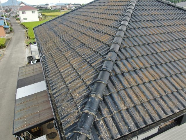 善通寺市の劣化したモニエル瓦の屋根