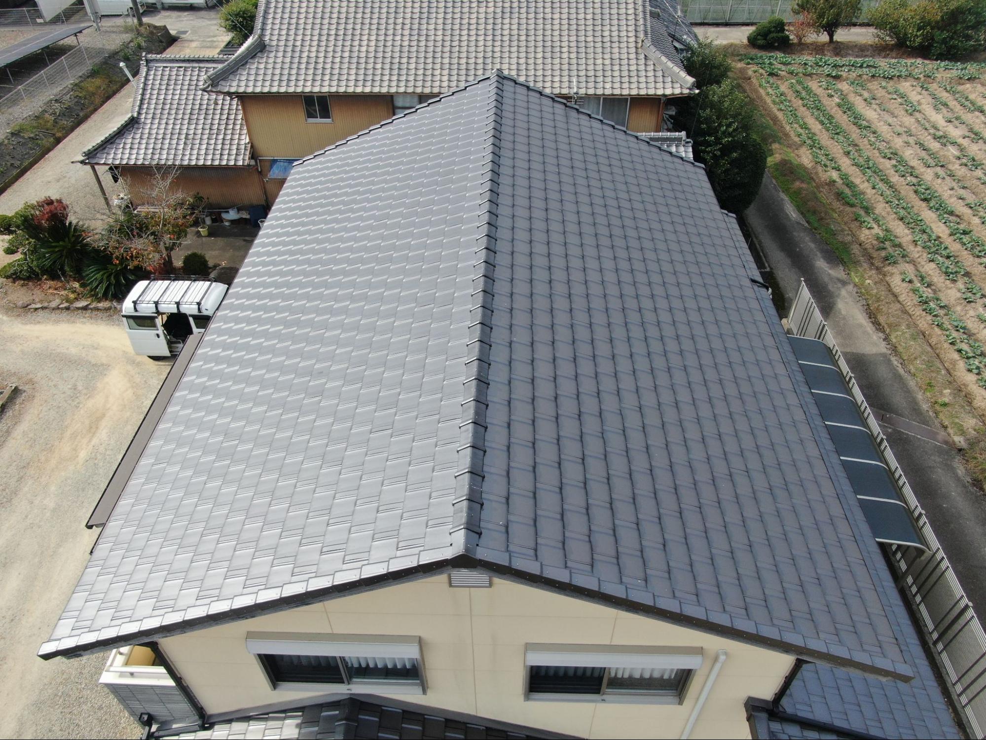 屋根全体をドローンで確認