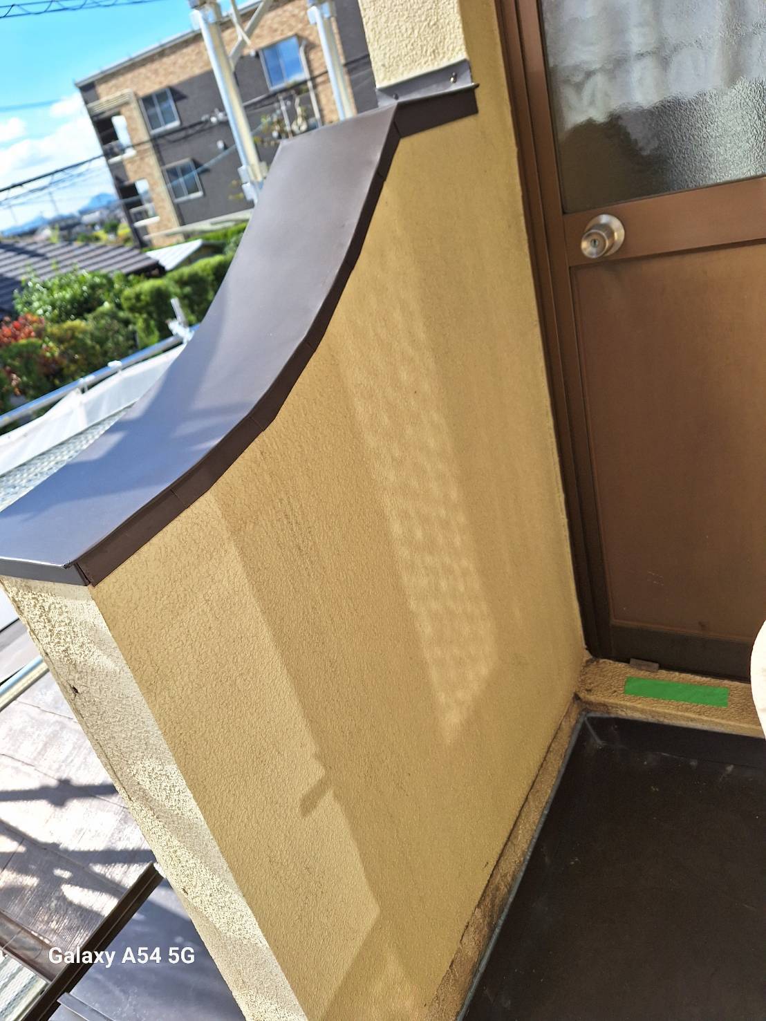 笠木の設置を終えたベランダ