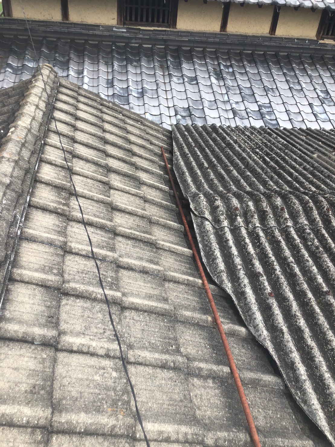 高松市にて屋根補修工事！Ｓ型セメント屋根塗装・樋架け替え折半のメンテナンス方法とは？