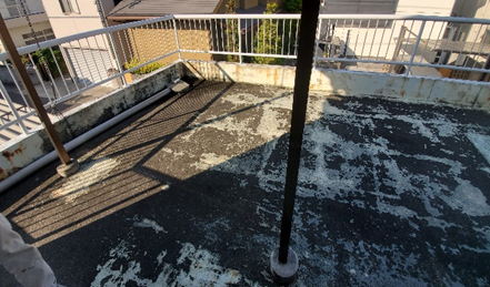 高松市にて経年劣化した屋上ベランダ。陸屋根（りくやね）って何？どんな工事が必要なの