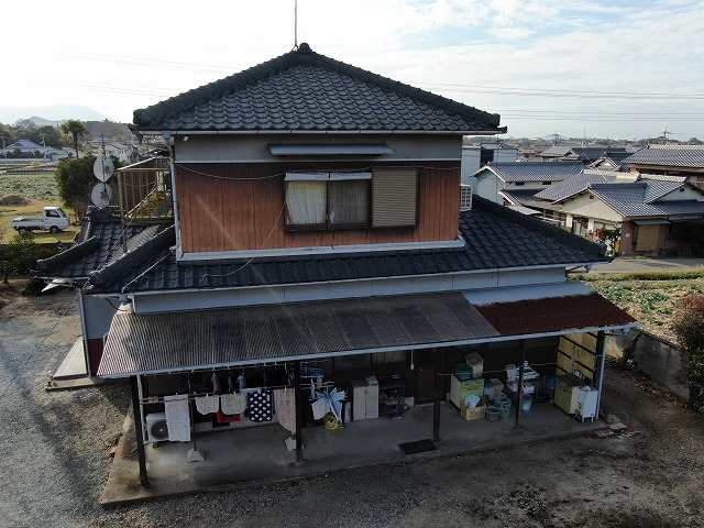 屋根補修と屋根塗装施工前のドローン写真