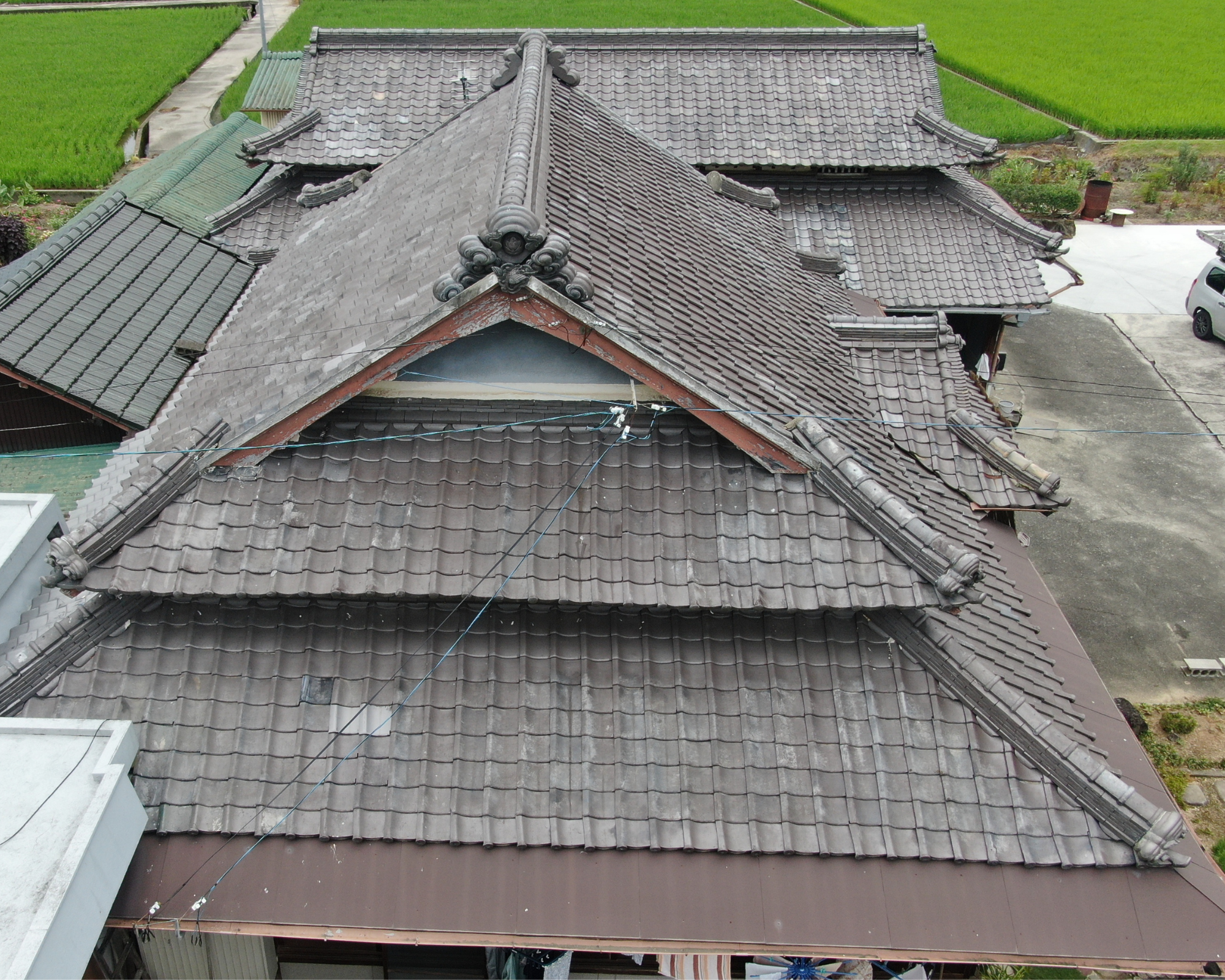 丸亀市の和風住宅、経年劣化よる雨漏りを解消し太陽光パネル設置をご希望のため無料見積り！