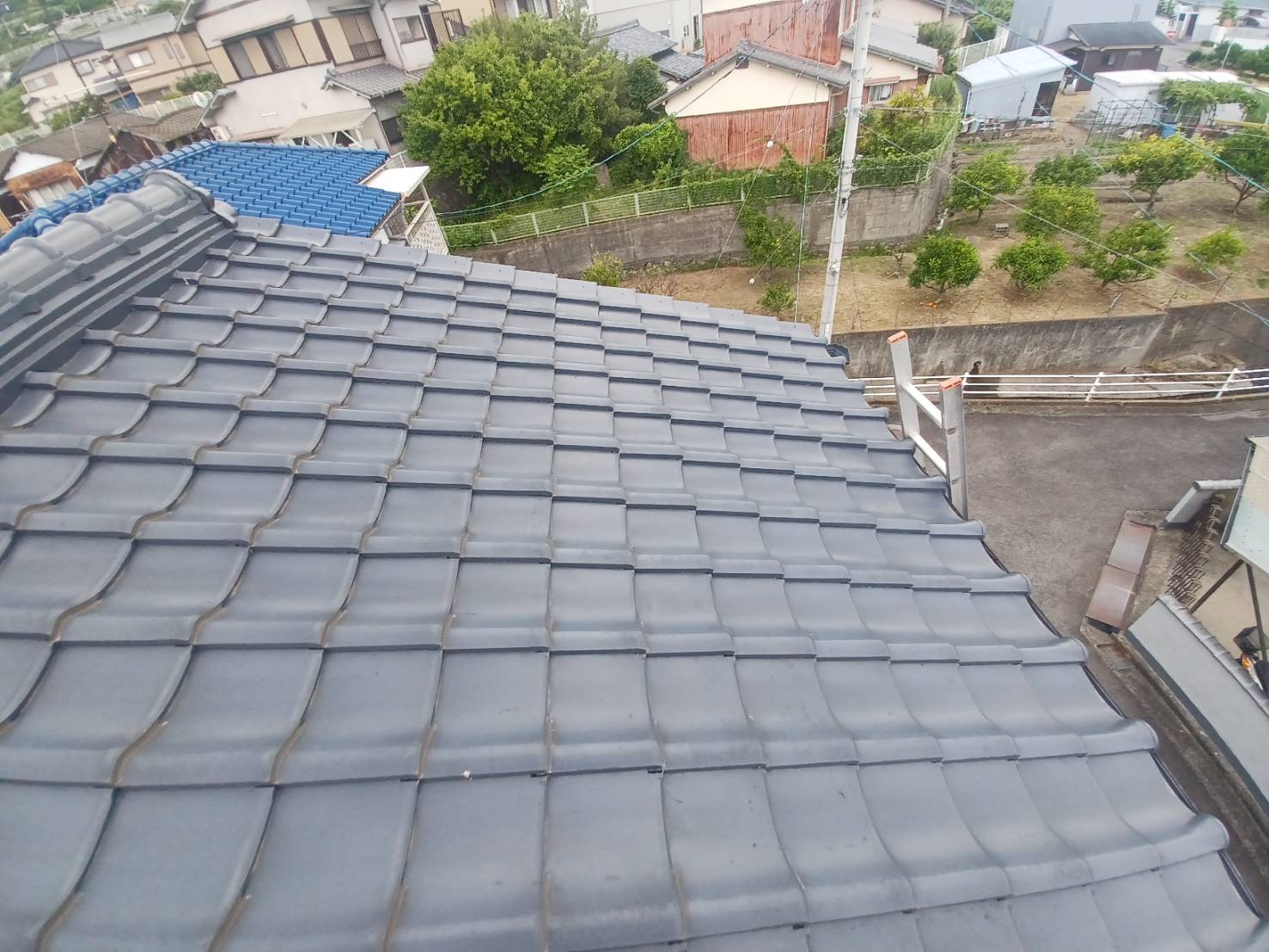 高松市　屋根全体の様子（施工前）